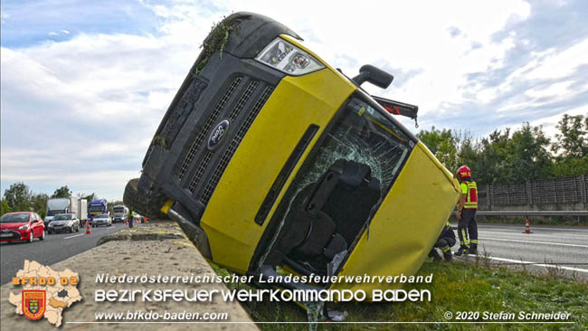 20201009 Schwerer Verkehrsunfall auf der A2 zwischen Leobersdorf und Wllersdorf  Foto:  Stefan Schneider BFK BADEN