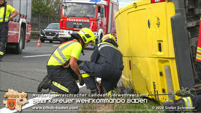 20201009 Schwerer Verkehrsunfall auf der A2 zwischen Leobersdorf und Wllersdorf  Foto:  Stefan Schneider BFK BADEN