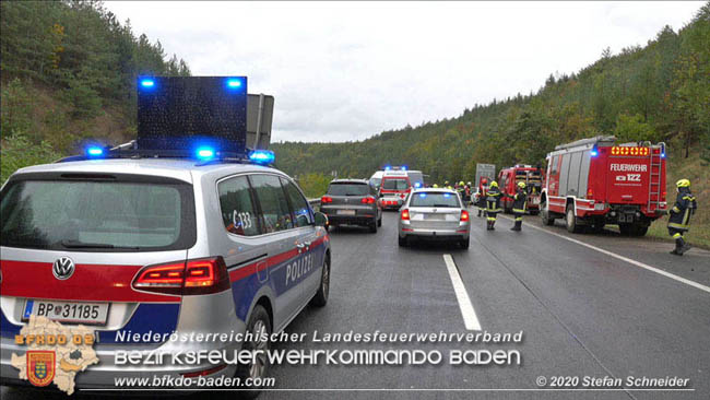 20201014 Verkehrsunfall auf der A21 zwischen Mayerling und Heiligenkreuz  Foto:  Stefan Schneider 