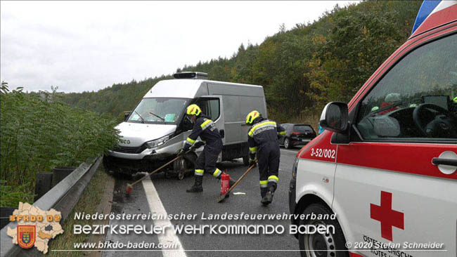 20201014 Verkehrsunfall auf der A21 zwischen Mayerling und Heiligenkreuz  Foto:  Stefan Schneider 