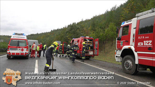 20201014 Verkehrsunfall auf der A21 zwischen Mayerling und Heiligenkreuz  Foto:  Stefan Schneider 