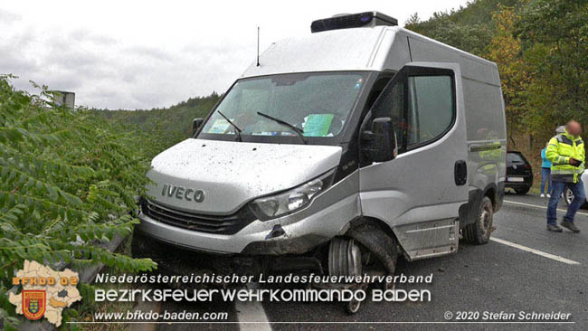 20201014 Verkehrsunfall auf der A21 zwischen Mayerling und Heiligenkreuz Foto: © Stefan Schneider 20201014 Verkehrsunfall auf der A21 zwischen Mayerling und Heiligenkreuz Foto: © Stefan Schneider