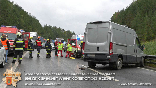 20201014 Verkehrsunfall auf der A21 zwischen Mayerling und Heiligenkreuz  Foto:  Stefan Schneider 