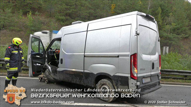 20201014 Verkehrsunfall auf der A21 zwischen Mayerling und Heiligenkreuz  Foto:  Stefan Schneider 