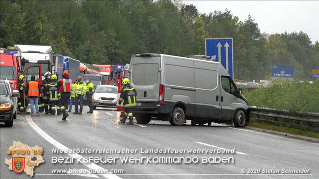 20201014 Verkehrsunfall auf der A21 zwischen Mayerling und Heiligenkreuz  Foto:  Stefan Schneider 