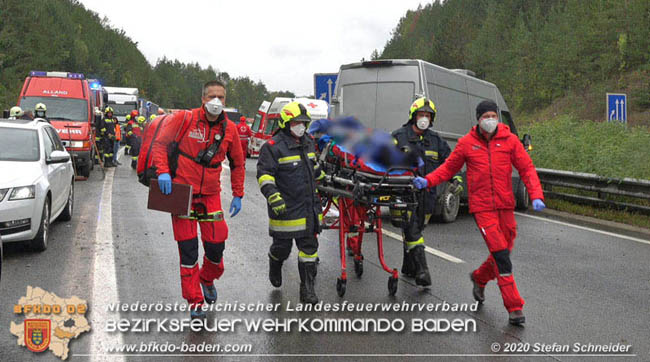 20201014 Verkehrsunfall auf der A21 zwischen Mayerling und Heiligenkreuz  Foto:  Stefan Schneider 