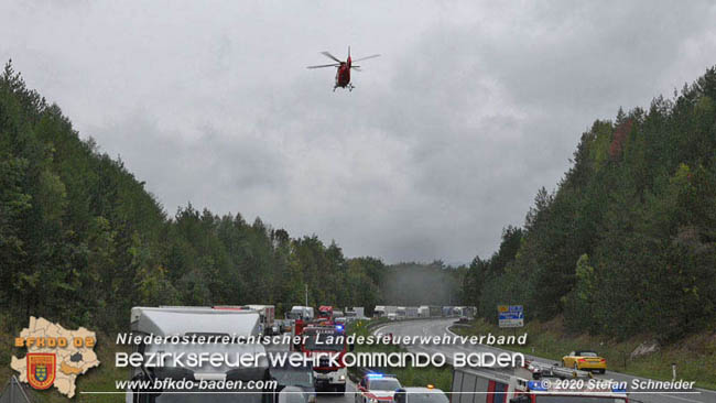 20201014 Verkehrsunfall auf der A21 zwischen Mayerling und Heiligenkreuz  Foto:  Stefan Schneider 