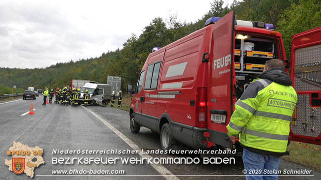 20201014 Verkehrsunfall auf der A21 zwischen Mayerling und Heiligenkreuz  Foto:  Stefan Schneider 