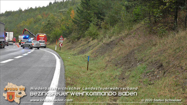 20201014 Verkehrsunfall auf der A21 zwischen Mayerling und Heiligenkreuz  Foto:  Stefan Schneider 