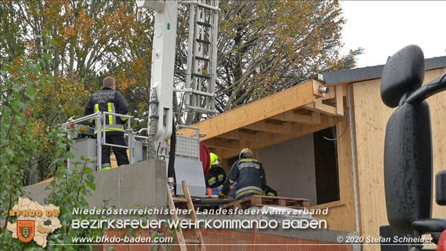 20201014 Untersttzung Rettungsdienst bei Arbeitsunfall Mllersdorf/Guntramsdorf  Fotos:  Stefan Schneider BFK BADEN