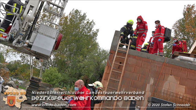 20201014 Untersttzung Rettungsdienst bei Arbeitsunfall Mllersdorf/Guntramsdorf  Fotos:  Stefan Schneider BFK BADEN