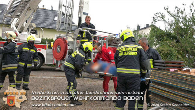 20201014 Untersttzung Rettungsdienst bei Arbeitsunfall Mllersdorf/Guntramsdorf  Fotos:  Stefan Schneider BFK BADEN