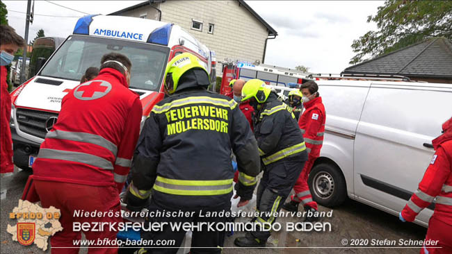 20201014 Untersttzung Rettungsdienst bei Arbeitsunfall Mllersdorf/Guntramsdorf  Fotos:  Stefan Schneider BFK BADEN