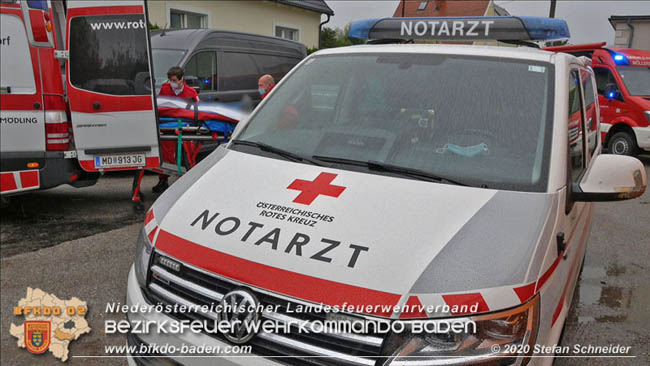 20201014 Untersttzung Rettungsdienst bei Arbeitsunfall Mllersdorf/Guntramsdorf  Fotos:  Stefan Schneider BFK BADEN