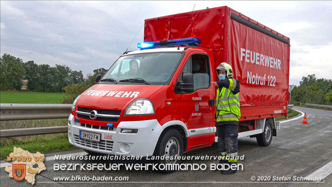 20201017 Defekter Lkw auf der A2 Höhe Auffahrt Raststation Guntramsdorf behindert ist gefährliches Hindernis Foto: © Stefan Schneider BFKDO BADEN 20201017 Defekter Lkw auf der A2 Höhe Auffahrt Raststation Guntramsdorf behindert ist gefährliches Hindernis Foto: © Stefan Schneider BFKDO BADEN