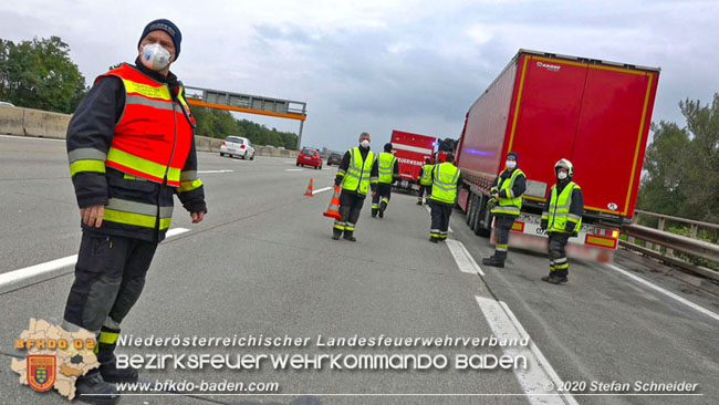 20201017 Defekter Lkw auf der A2 Höhe Auffahrt Raststation Guntramsdorf behindert ist gefährliches Hindernis Foto: © Stefan Schneider BFKDO BADEN 20201017 Defekter Lkw auf der A2 Höhe Auffahrt Raststation Guntramsdorf behindert ist gefährliches Hindernis Foto: © Stefan Schneider BFKDO BADEN