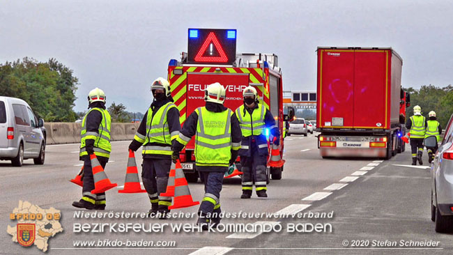 20201017 Defekter Lkw auf der A2 Hhe Auffahrt Raststation Guntramsdorf behindert ist gefhrliches Hindernis   Foto:  Stefan Schneider BFKDO BADEN