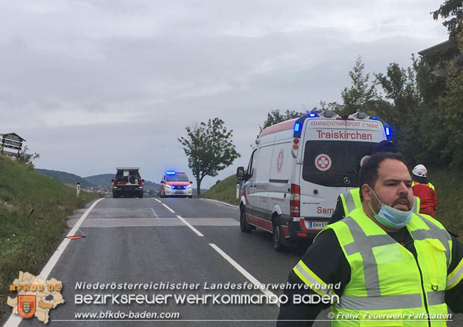 20201017 Pkw Gelndewagen verunfallt auf der Weinbergstrae L151 zwischen Pfaffsttten und Gumpoldskirchen   Foto:  Freiwillige Feuerwehr Pfaffsttten