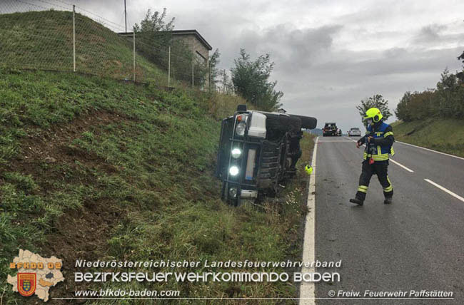 20201017 Pkw Gelndewagen verunfallt auf der Weinbergstrae L151 zwischen Pfaffsttten und Gumpoldskirchen   Foto:  Gnter Wurzer FF Pfaffsttten
