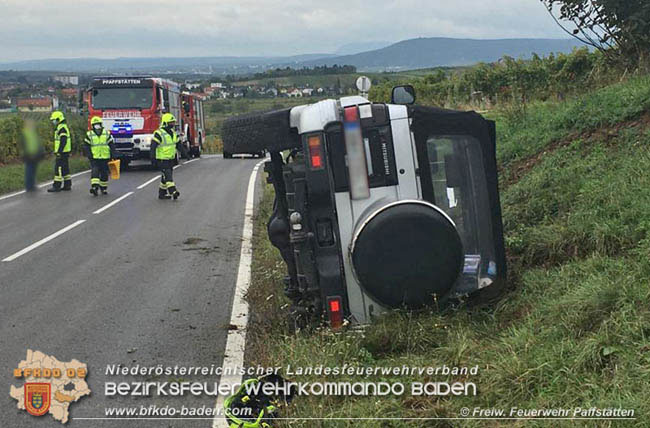 20201017 Pkw Gelndewagen verunfallt auf der Weinbergstrae L151 zwischen Pfaffsttten und Gumpoldskirchen   Foto:  Gnter Wurzer FF Pfaffsttten