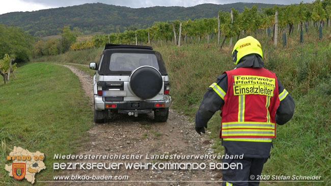 20201017 Pkw Geländewagen verunfallt auf der Weinbergstraße L151 zwischen Pfaffstätten und Gumpoldskirchen Foto: © Stefan Schneider BFKDO BADEN 20201017 Pkw Geländewagen verunfallt auf der Weinbergstraße L151 zwischen Pfaffstätten und Gumpoldskirchen Foto: © Stefan Schneider BFKDO BADEN