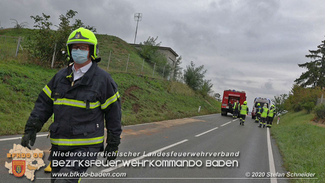 20201017 Pkw Geländewagen verunfallt auf der Weinbergstraße L151 zwischen Pfaffstätten und Gumpoldskirchen Foto: © Stefan Schneider BFKDO BADEN 20201017 Pkw Geländewagen verunfallt auf der Weinbergstraße L151 zwischen Pfaffstätten und Gumpoldskirchen Foto: © Stefan Schneider BFKDO BADEN