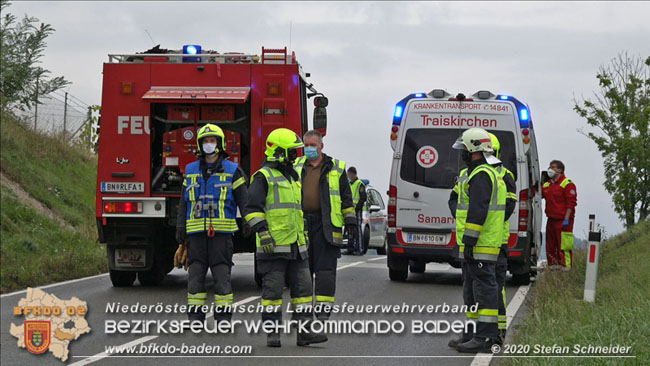 20201017 Pkw Geländewagen verunfallt auf der Weinbergstraße L151 zwischen Pfaffstätten und Gumpoldskirchen Foto: © Stefan Schneider BFKDO BADEN 20201017 Pkw Geländewagen verunfallt auf der Weinbergstraße L151 zwischen Pfaffstätten und Gumpoldskirchen Foto: © Stefan Schneider BFKDO BADEN