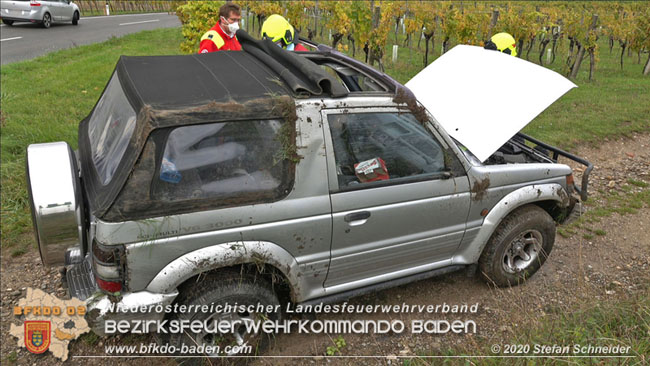 20201017 Pkw Geländewagen verunfallt auf der Weinbergstraße L151 zwischen Pfaffstätten und Gumpoldskirchen Foto: © Stefan Schneider BFKDO BADEN 20201017 Pkw Geländewagen verunfallt auf der Weinbergstraße L151 zwischen Pfaffstätten und Gumpoldskirchen Foto: © Stefan Schneider BFKDO BADEN