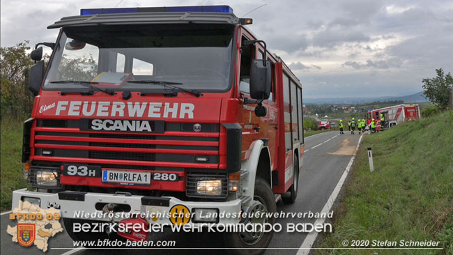 20201017 Pkw Geländewagen verunfallt auf der Weinbergstraße L151 zwischen Pfaffstätten und Gumpoldskirchen Foto: © Stefan Schneider BFKDO BADEN 20201017 Pkw Geländewagen verunfallt auf der Weinbergstraße L151 zwischen Pfaffstätten und Gumpoldskirchen Foto: © Stefan Schneider BFKDO BADEN