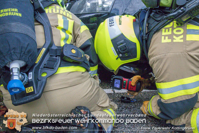20201024 Fahrzeugbrand in Kottingbrunn Foto: © Melanie Pock FF Kottingbrunn 20201024 Fahrzeugbrand in Kottingbrunn Foto: © Melanie Pock FF Kottingbrunn