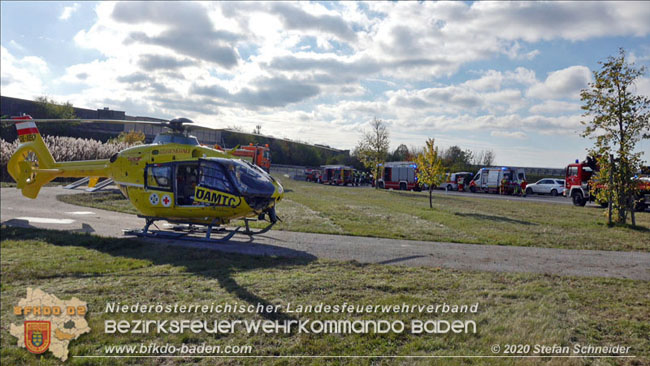 20201105 Verkehrsunfall in der Auffahrtsrampe der Autobahnanschlussstelle Kottingbrunn Richtung Wien  Foto:  Stefan Schneider BFK BADEN