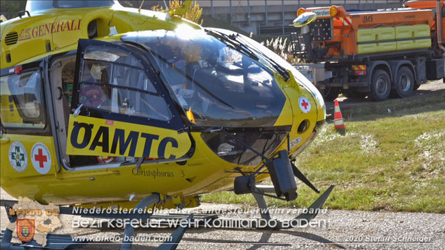 20201105 Verkehrsunfall in der Auffahrtsrampe der Autobahnanschlussstelle Kottingbrunn Richtung Wien  Foto:  Stefan Schneider BFK BADEN