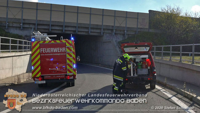 20201105 Verkehrsunfall in der Auffahrtsrampe der Autobahnanschlussstelle Kottingbrunn Richtung Wien  Foto:  Stefan Schneider BFK BADEN