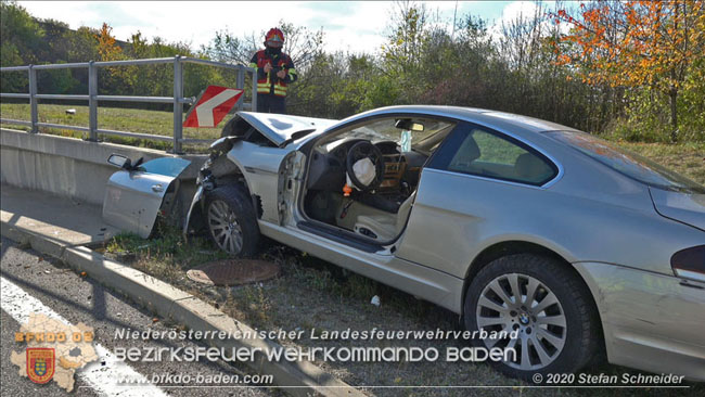 20201105 Verkehrsunfall in der Auffahrtsrampe der Autobahnanschlussstelle Kottingbrunn Richtung Wien  Foto:  Stefan Schneider BFK BADEN