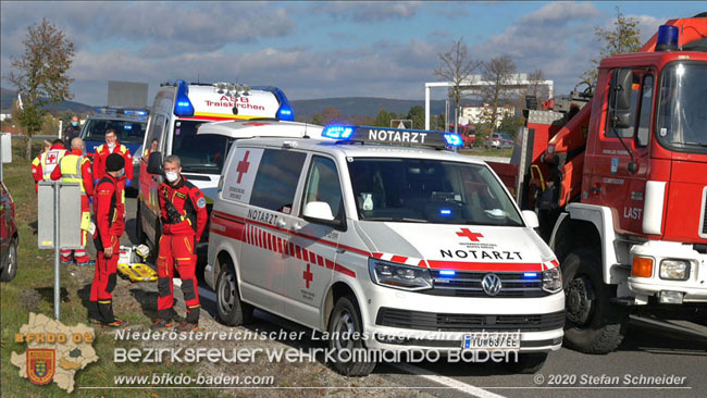 20201105 Verkehrsunfall in der Auffahrtsrampe der Autobahnanschlussstelle Kottingbrunn Richtung Wien  Foto:  Stefan Schneider BFK BADEN