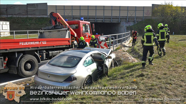 20201105 Verkehrsunfall in der Auffahrtsrampe der Autobahnanschlussstelle Kottingbrunn Richtung Wien  Foto:  Stefan Schneider BFK BADEN