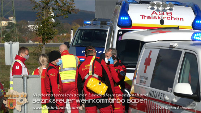 20201105 Verkehrsunfall in der Auffahrtsrampe der Autobahnanschlussstelle Kottingbrunn Richtung Wien  Foto:  Stefan Schneider BFK BADEN