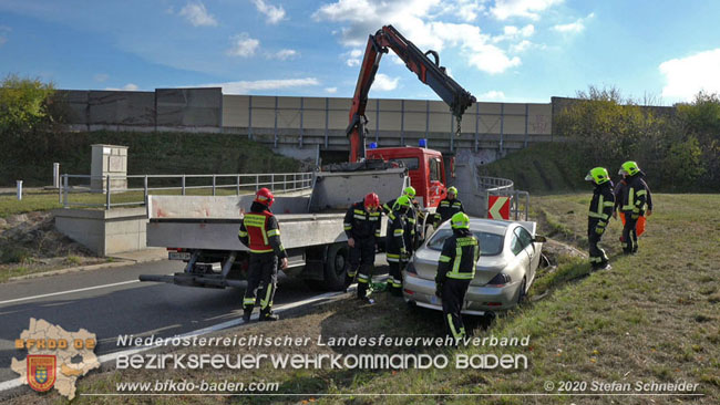 20201105 Verkehrsunfall in der Auffahrtsrampe der Autobahnanschlussstelle Kottingbrunn Richtung Wien  Foto:  Stefan Schneider BFK BADEN