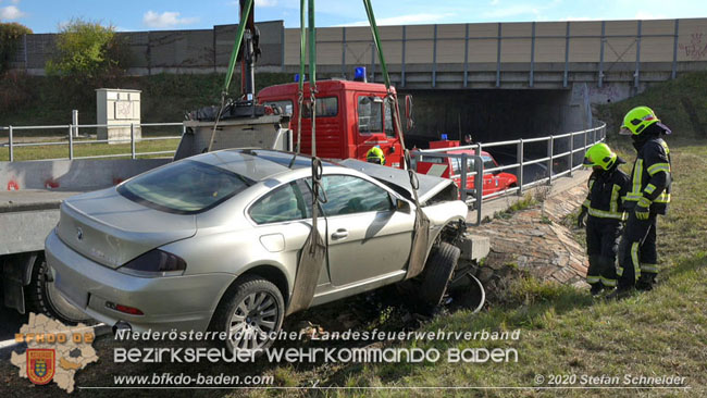 20201105 Verkehrsunfall in der Auffahrtsrampe der Autobahnanschlussstelle Kottingbrunn Richtung Wien  Foto:  Stefan Schneider BFK BADEN