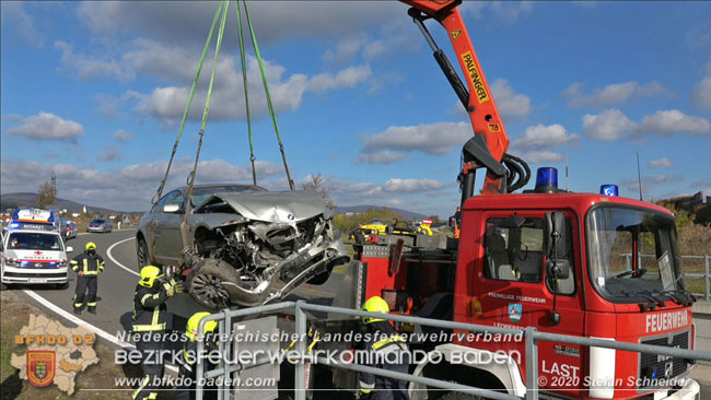 20201105 Verkehrsunfall in der Auffahrtsrampe der Autobahnanschlussstelle Kottingbrunn Richtung Wien  Foto:  Stefan Schneider BFK BADEN