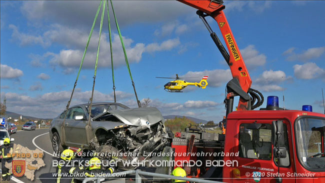 20201105 Verkehrsunfall in der Auffahrtsrampe der Autobahnanschlussstelle Kottingbrunn Richtung Wien  Foto:  Stefan Schneider BFK BADEN