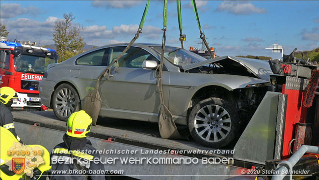 20201105 Verkehrsunfall in der Auffahrtsrampe der Autobahnanschlussstelle Kottingbrunn Richtung Wien  Foto:  Stefan Schneider BFK BADEN