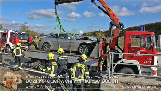 20201105 Verkehrsunfall in der Auffahrtsrampe der Autobahnanschlussstelle Kottingbrunn Richtung Wien  Foto:  Stefan Schneider BFK BADEN