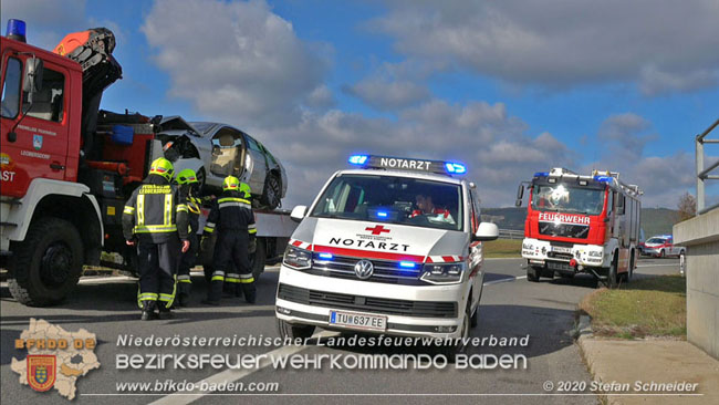 20201105 Verkehrsunfall in der Auffahrtsrampe der Autobahnanschlussstelle Kottingbrunn Richtung Wien  Foto:  Stefan Schneider BFK BADEN