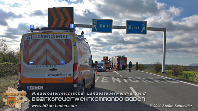 20201105 Verkehrsunfall in der Auffahrtsrampe der Autobahnanschlussstelle Kottingbrunn Richtung Wien  Foto:  Stefan Schneider BFK BADEN