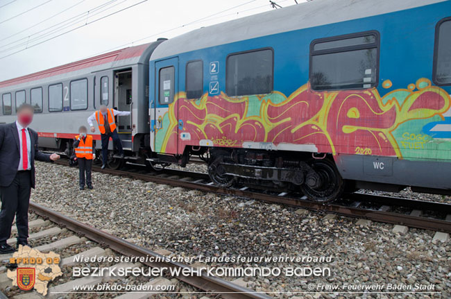 20201112 Brandverdacht bei Eurocity-Zug am Frachtenbahnhof Baden  Fotos:  Freiwillige Feuerwehr Baden-Stadt / Roman Van de Castell