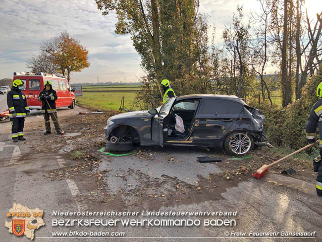 20201114 Verkehrsunfall auf der LB17 in Günselsdorf Foto: © Christopher Neumayer FF Günselsdorf 20201114 Verkehrsunfall auf der LB17 in Günselsdorf Foto: © Christopher Neumayer FF Günselsdorf