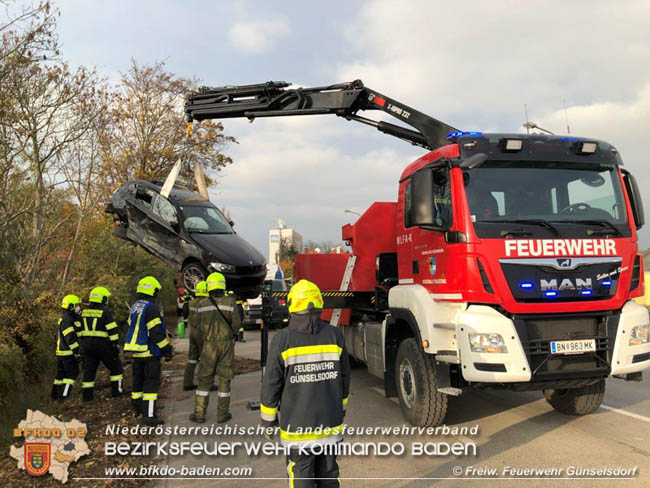 20201114 Verkehrsunfall auf der LB17 in Gnselsdorf  Foto:  Christopher Neumayer FF Gnselsdorf 