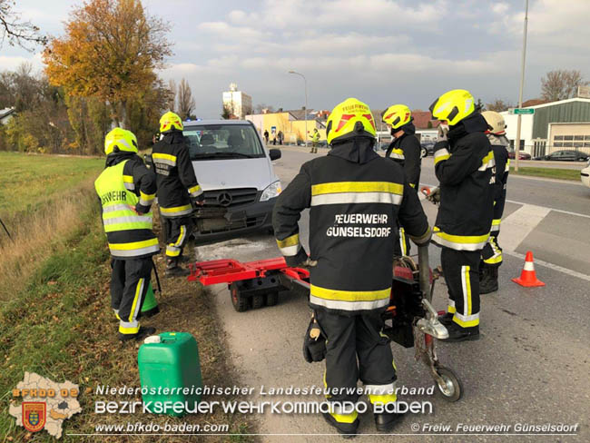 20201114 Verkehrsunfall auf der LB17 in Günselsdorf Foto: © Christopher Neumayer FF Günselsdorf 20201114 Verkehrsunfall auf der LB17 in Günselsdorf Foto: © Christopher Neumayer FF Günselsdorf