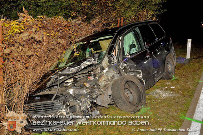 20201117 Verkehrsunfall auf der L157 Umfahrung Oeynhausen  Foto:  Anton Judt FF Traiskirchen-Stadt 